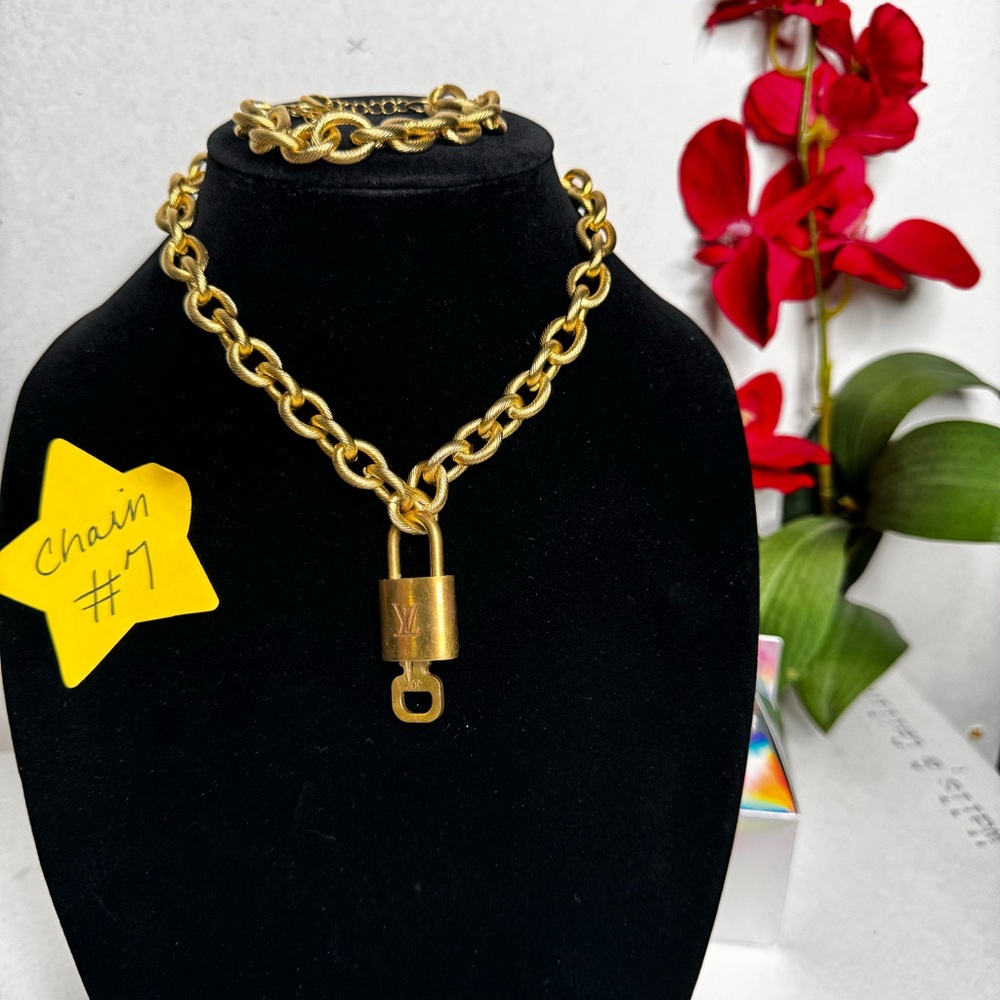 ⚜️💎 Louis Vuitton 🔐 Lock & Key 💎⚜️ - Picture 5 of 6